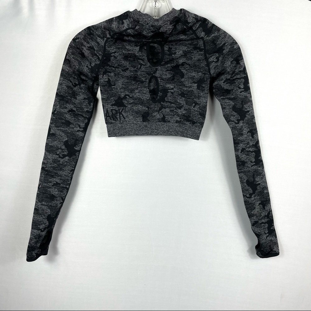 Gymshark Adapt Camo Seamless Top - Picture 2 of 5